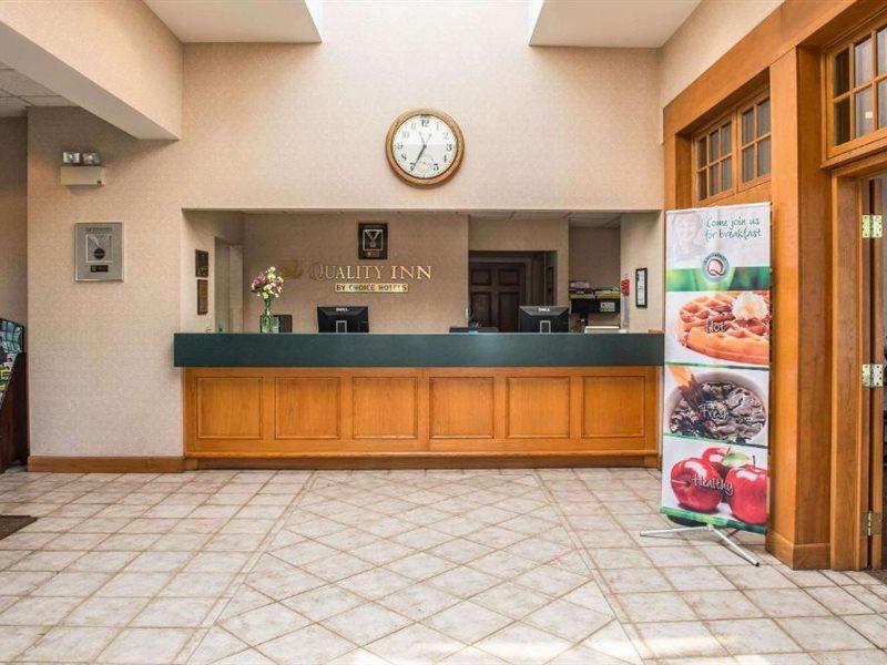 Quality Inn Pittsburgh Airport Oakdale Екстериор снимка