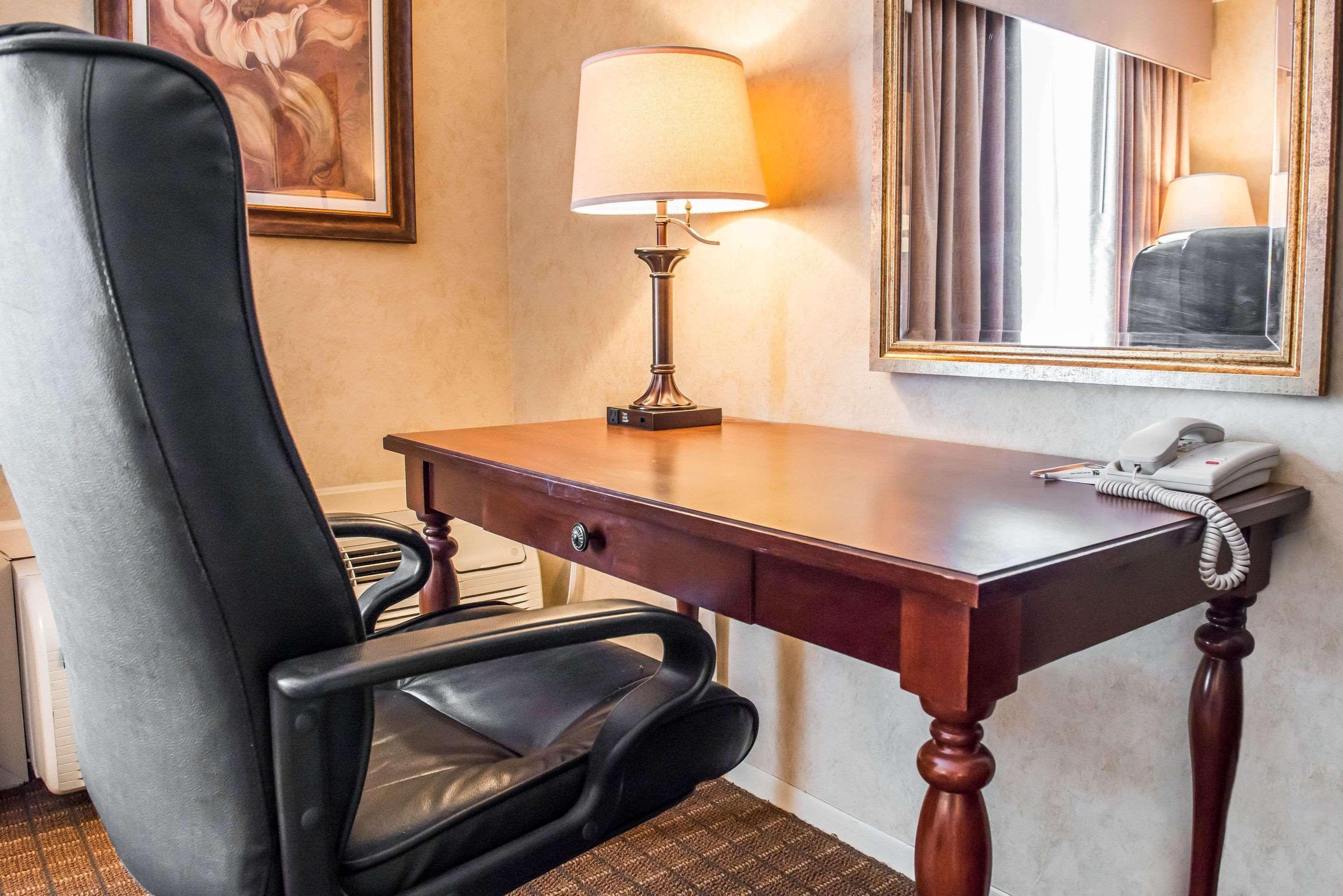 Quality Inn Pittsburgh Airport Oakdale Екстериор снимка