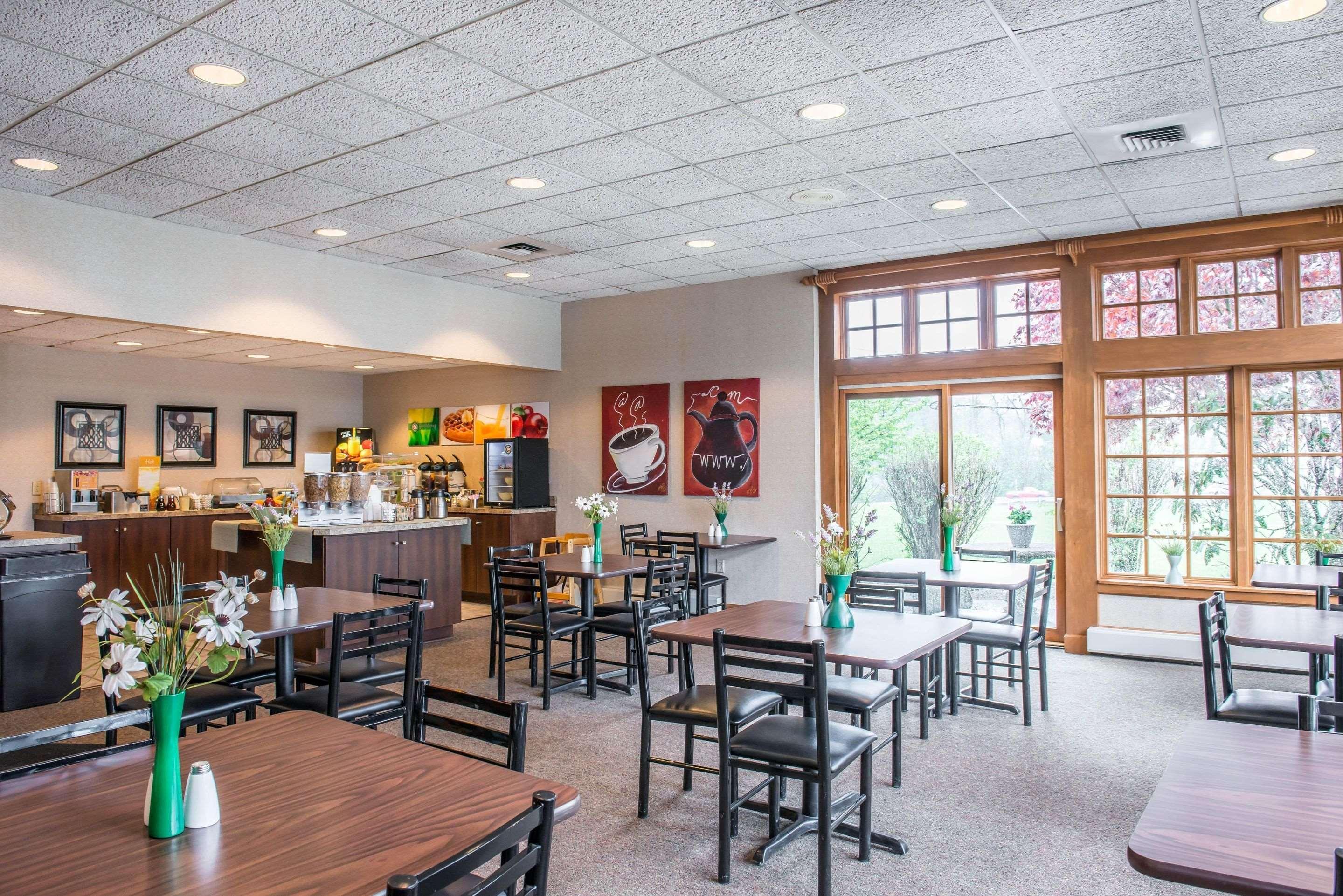 Quality Inn Pittsburgh Airport Oakdale Екстериор снимка