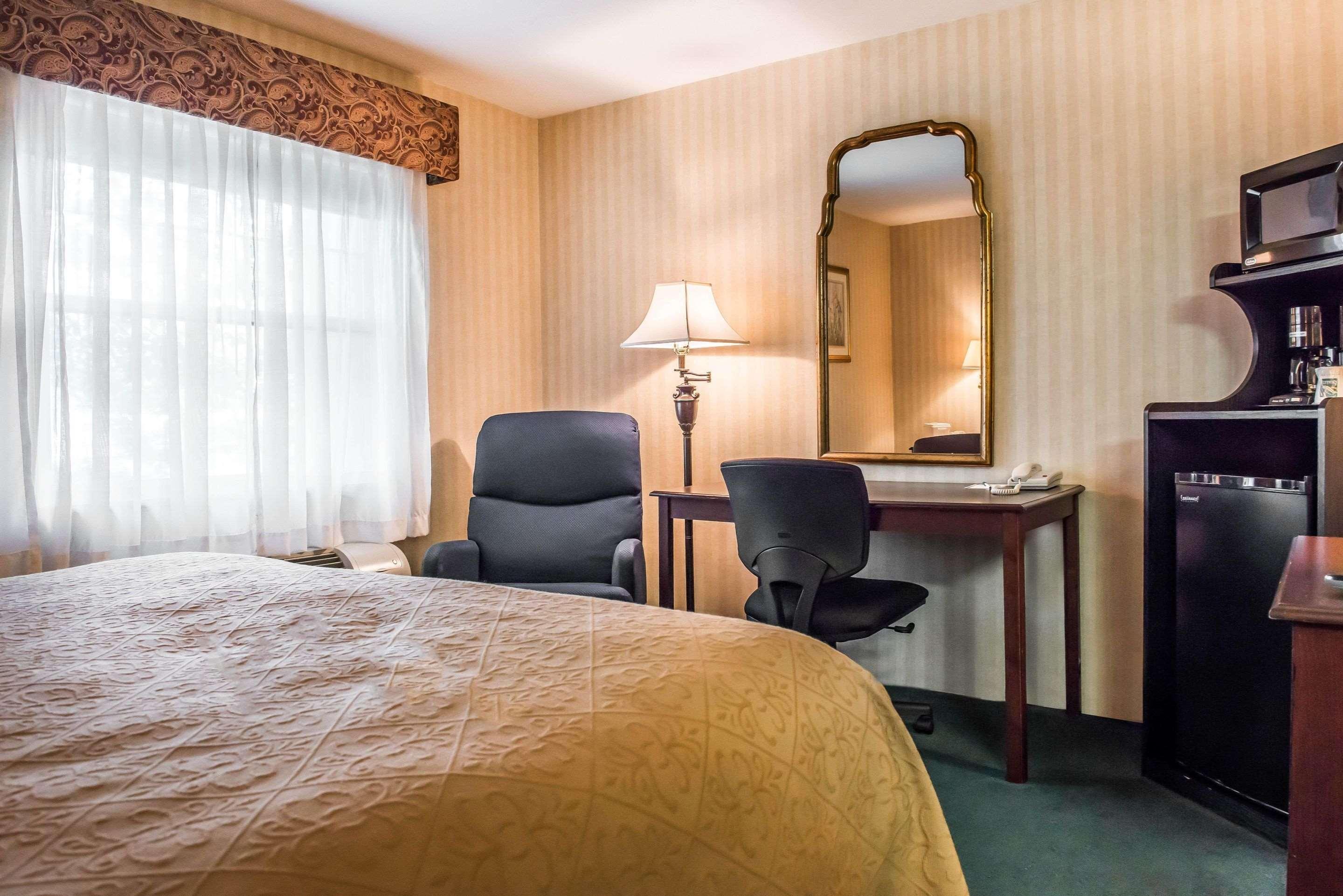 Quality Inn Pittsburgh Airport Oakdale Екстериор снимка