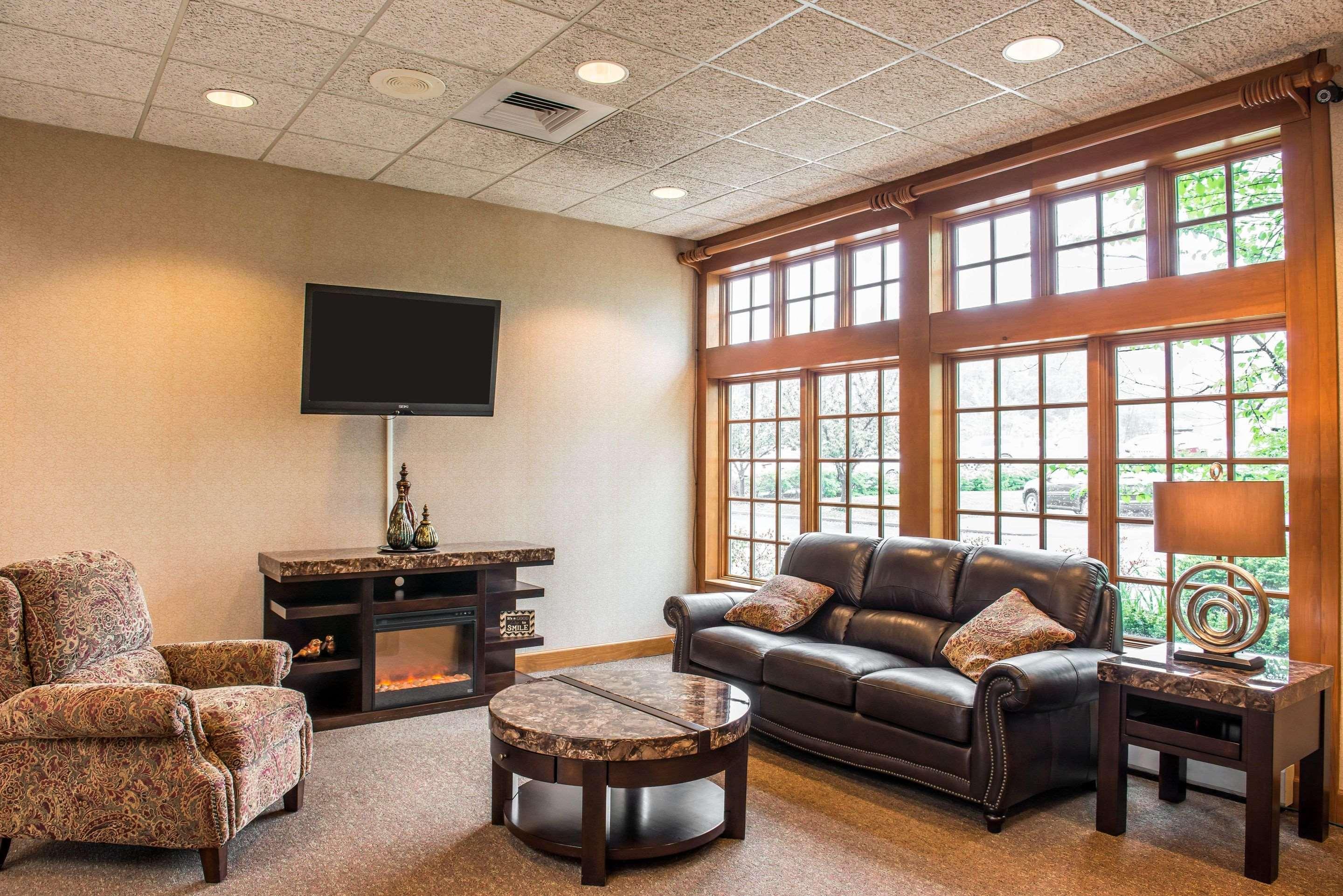 Quality Inn Pittsburgh Airport Oakdale Екстериор снимка
