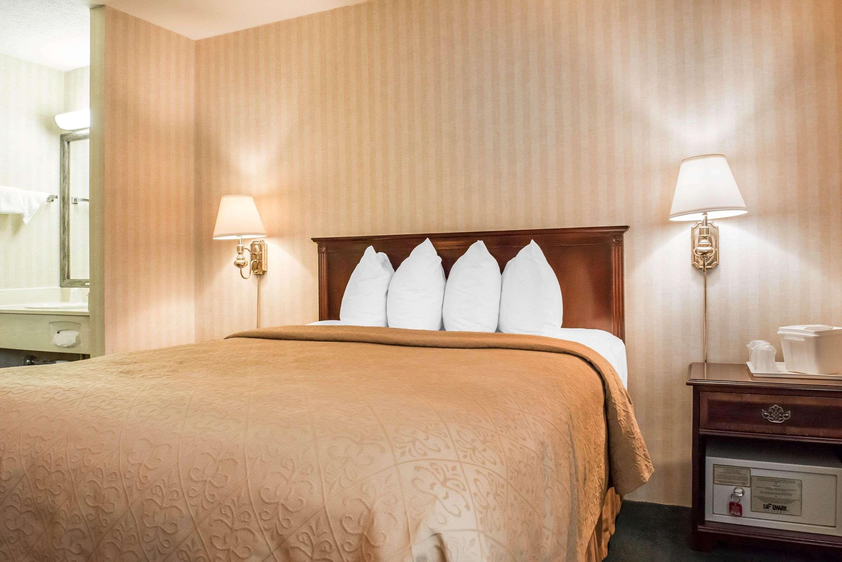 Quality Inn Pittsburgh Airport Oakdale Екстериор снимка
