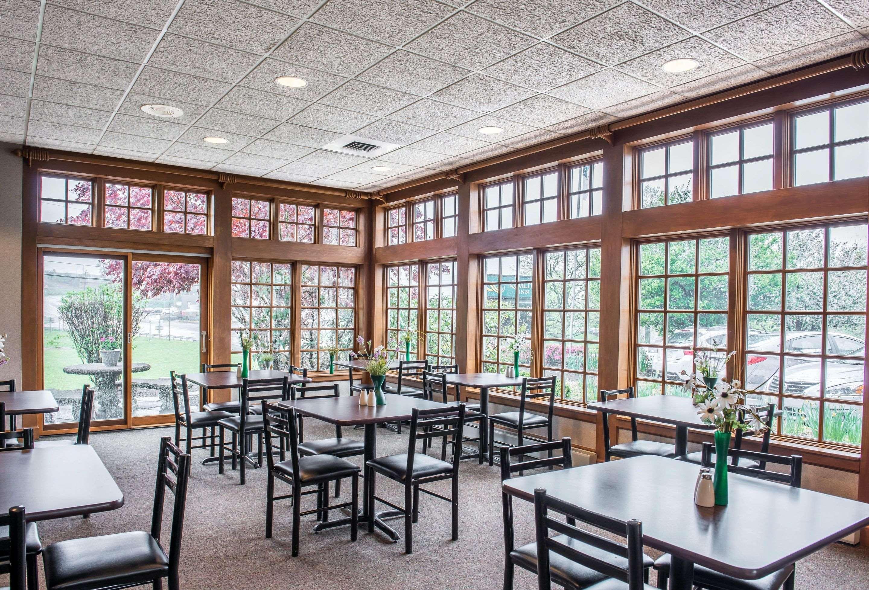 Quality Inn Pittsburgh Airport Oakdale Екстериор снимка