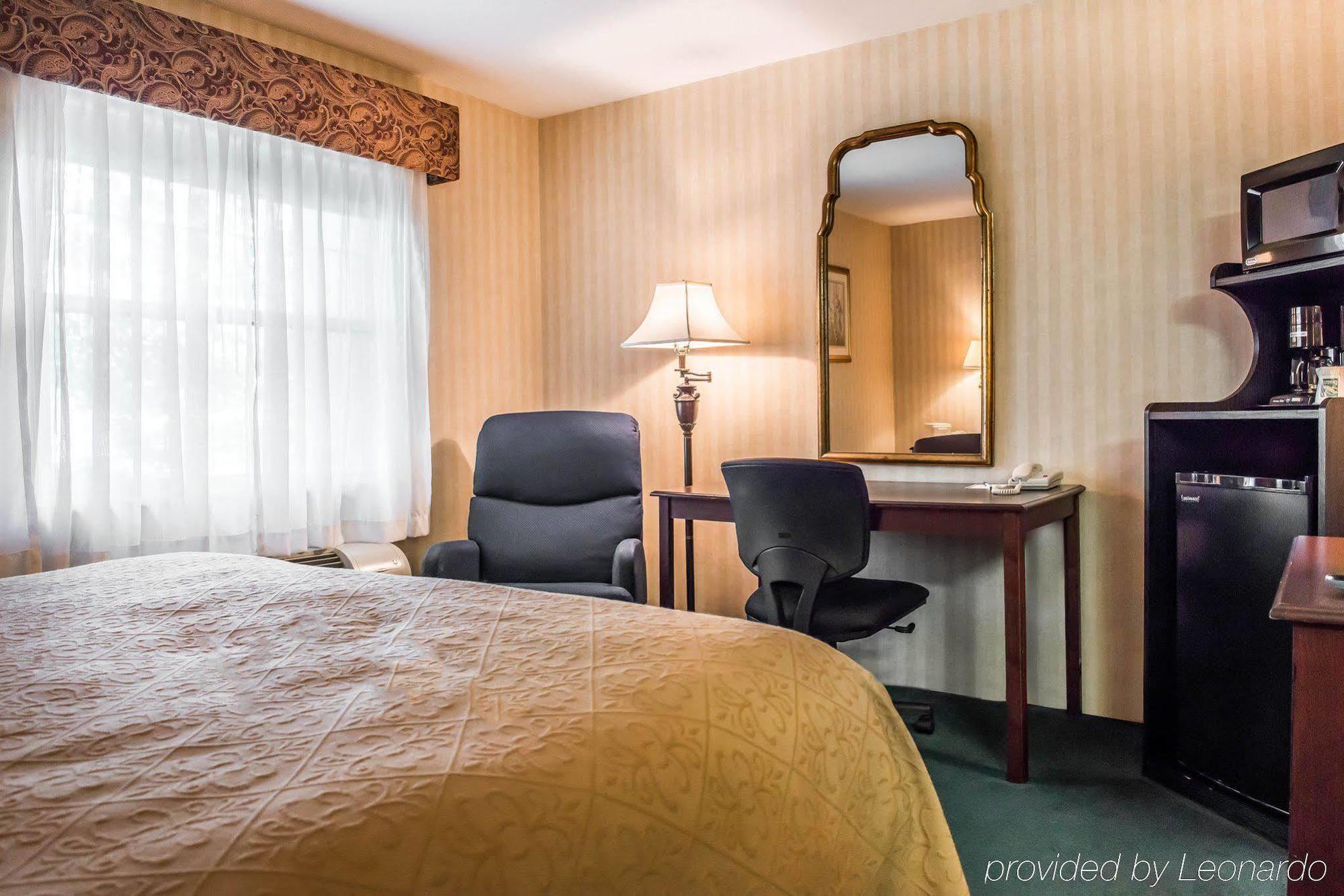 Quality Inn Pittsburgh Airport Oakdale Екстериор снимка