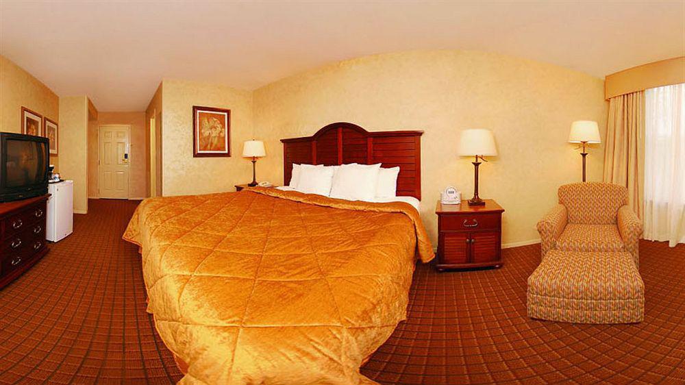 Quality Inn Pittsburgh Airport Oakdale Екстериор снимка